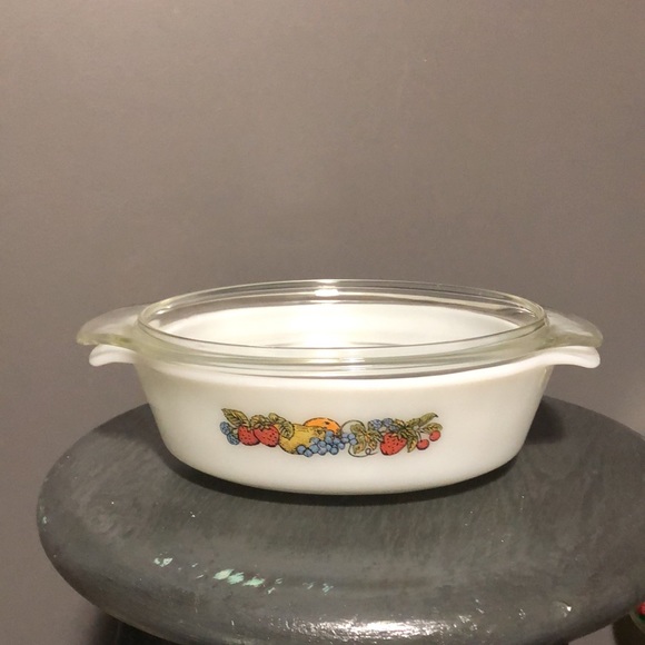 Anchor Hocking Fruit Harvest Fire King casserole bowl & lid - Picture 2 of 10